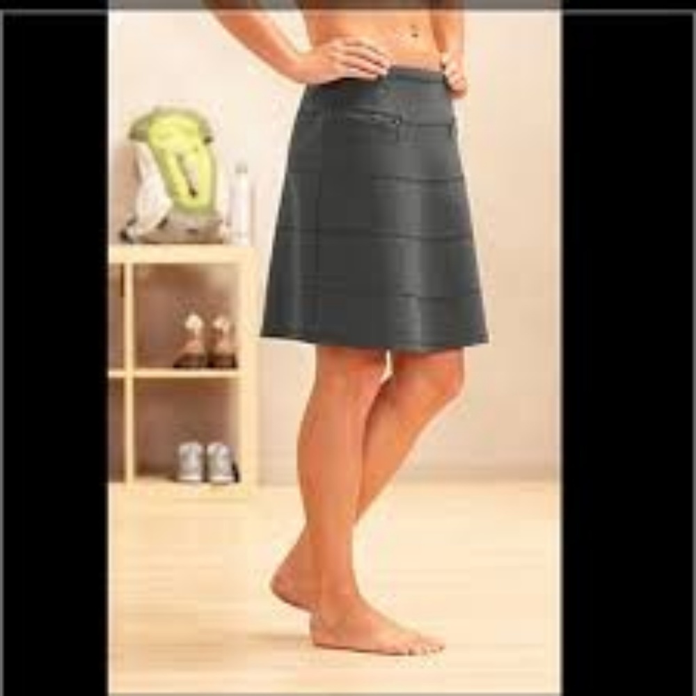 Athleta Brand Strata Grey Skirt in M